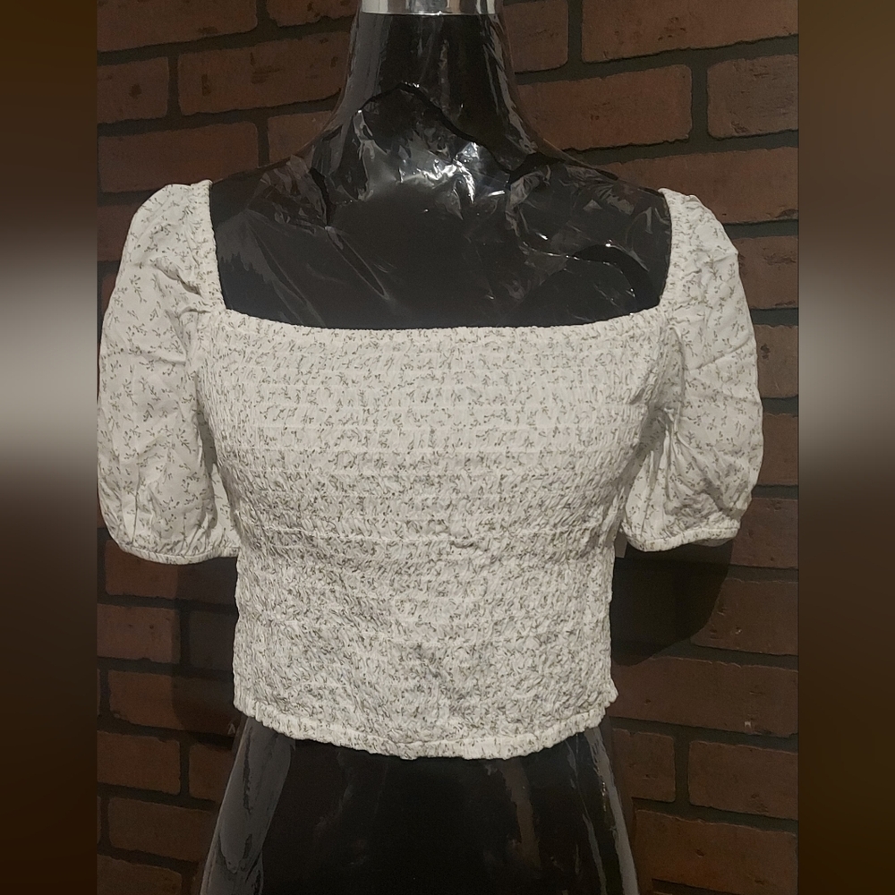 Arizona Jean Company White Floral Smocked Crop Top Puff Sleeves